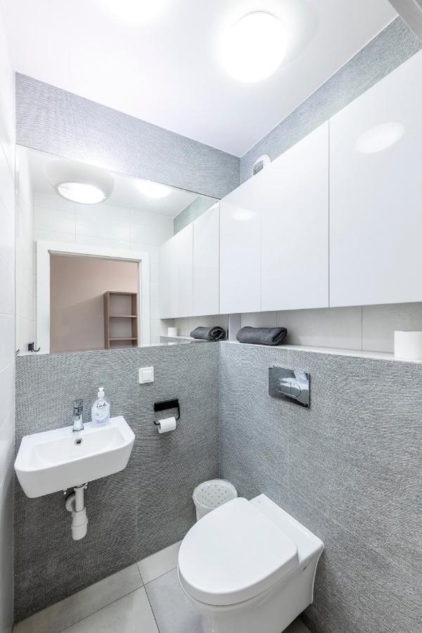 Waw Mokotów pokoje Manhattan Varsóvia Exterior foto